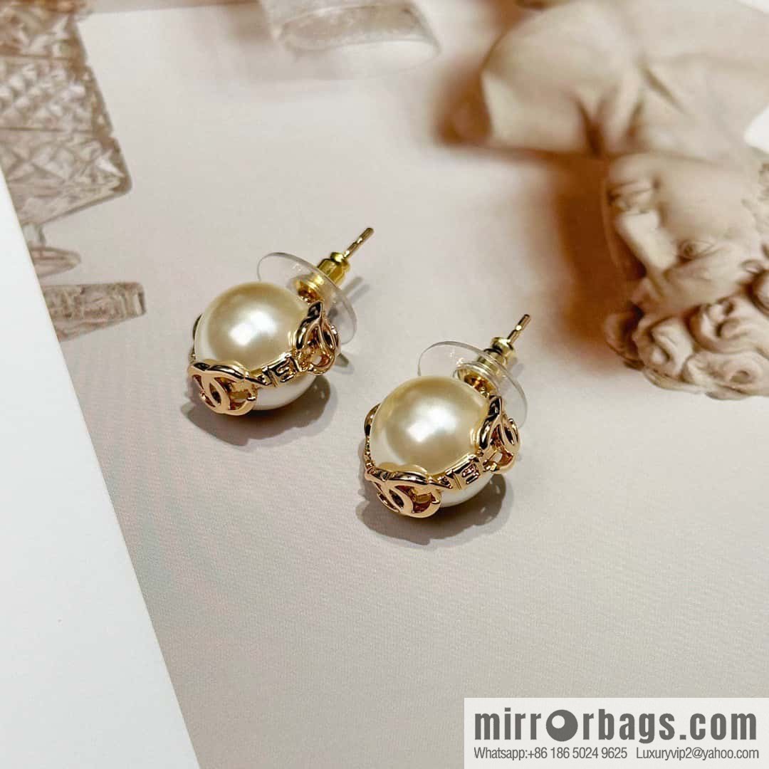 ☀️New ☑️ Chanel double C pearl stud earrings ☀️