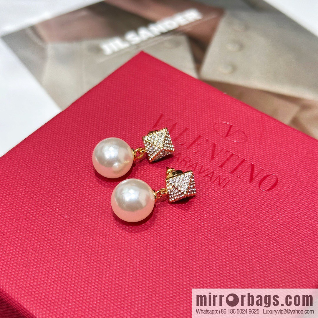 ❗️New ❗️ New ☑️ VALENTINO full diamond pearl stud earrings