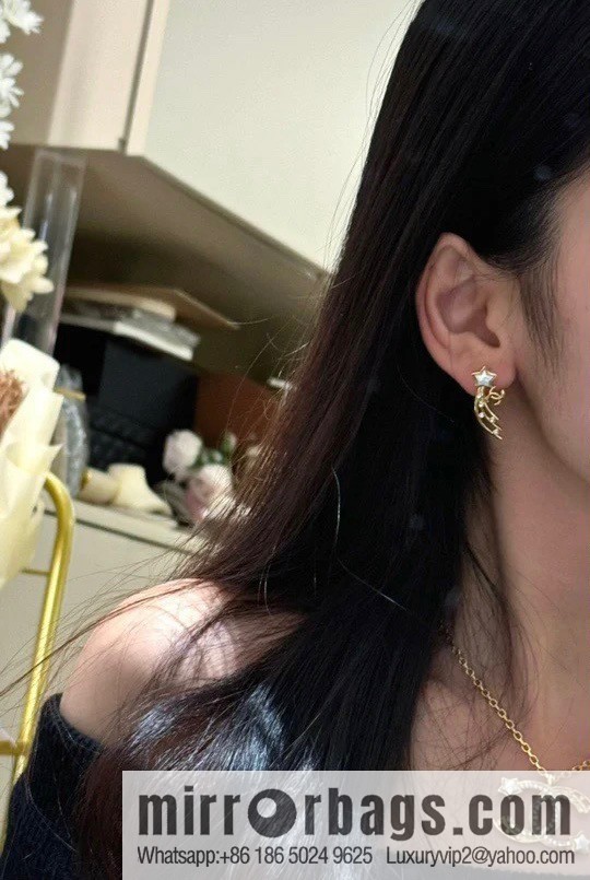 ☀️New ☑️ Chanel double C pentagram ⭐ star stud earrings ☀️