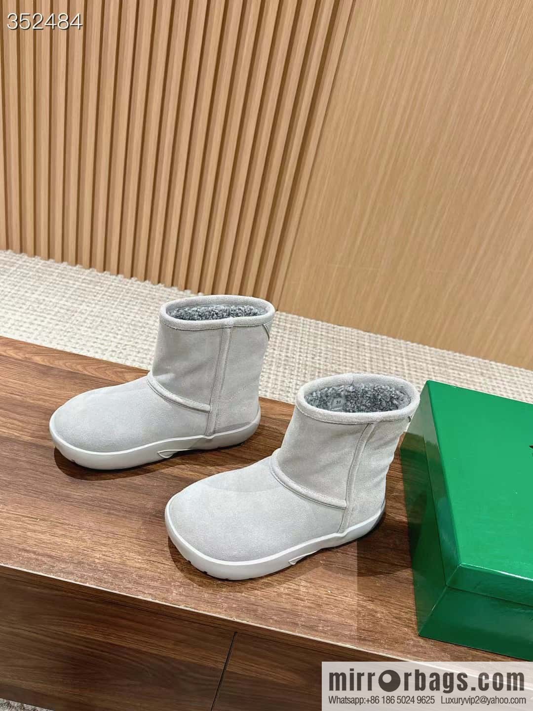 ๐ฐ๐ฐ๐๐จ๐ญ๐ญ๐๐ ๐ ๐๐๐ง๐๐ญ๐ BV autumn and winter new round head simple snow boots fluffy short boots