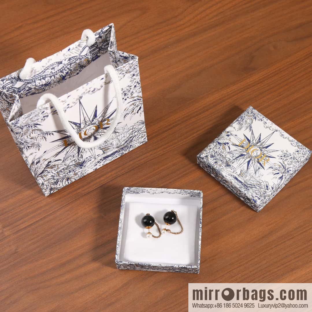 New ☑️ DIOR black pearl stud earrings