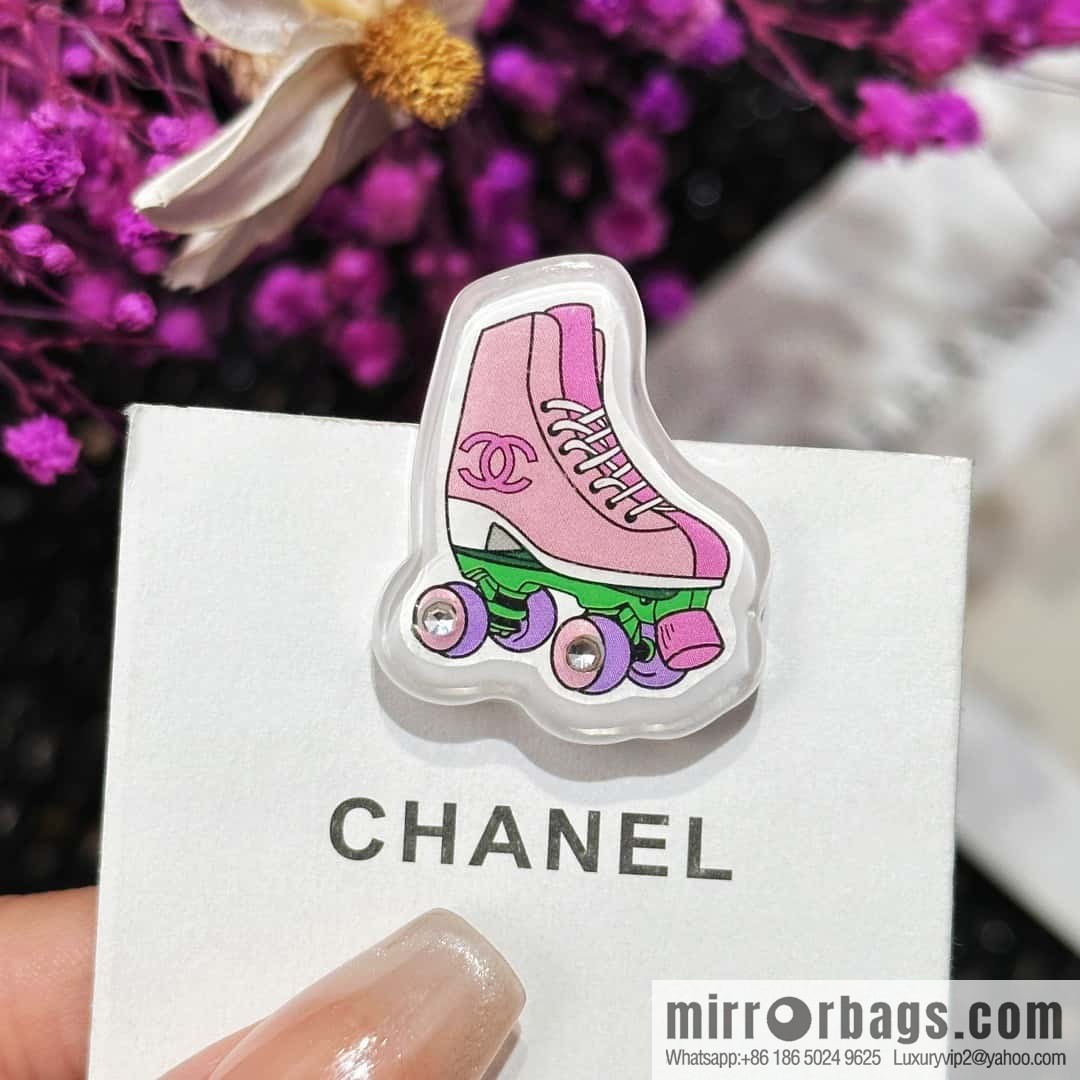 ☀️New ☑️ Chanel skate brooch ☀️