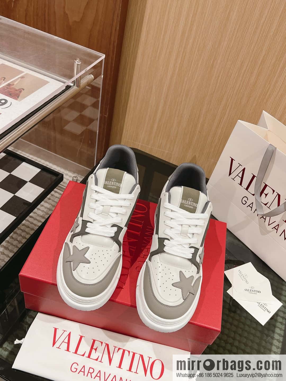 🐰🐰Valentino 2023 early autumn new star shoes Wang Hedi Ren Jialun star the same style