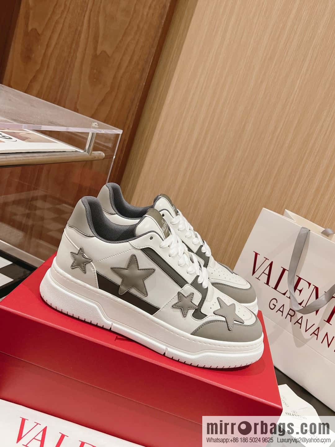 🐰🐰Valentino 2023 early autumn new star shoes Wang Hedi Ren Jialun star the same style