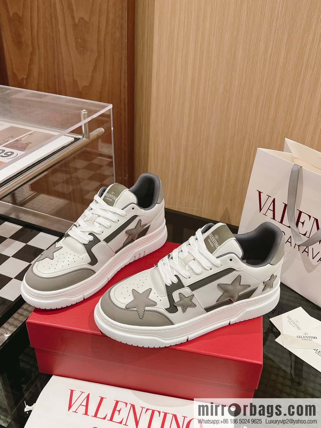 🐰🐰Valentino 2023 early autumn new star shoes Wang Hedi Ren Jialun star the same style