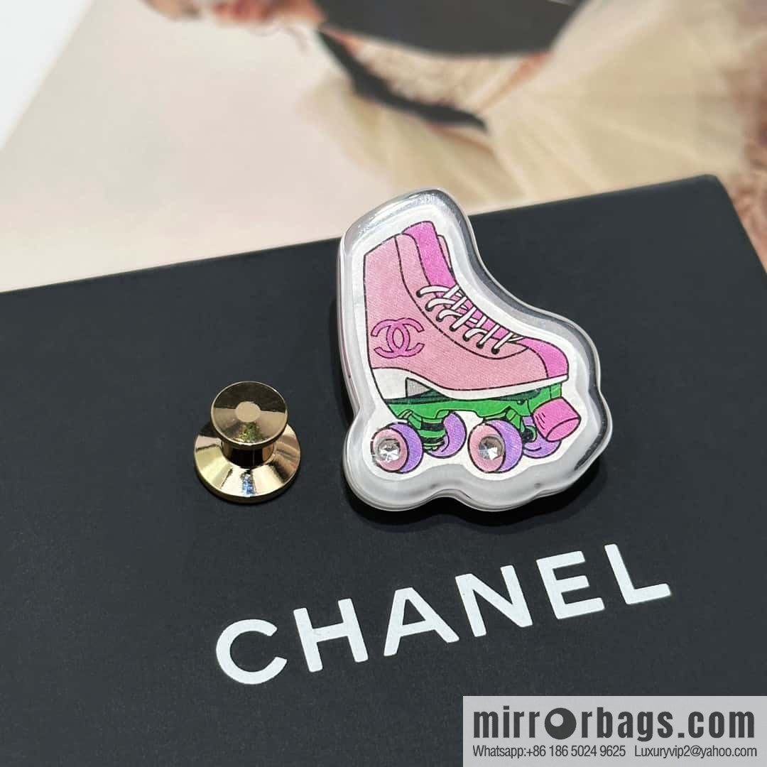 ☀️New ☑️ Chanel skate brooch ☀️
