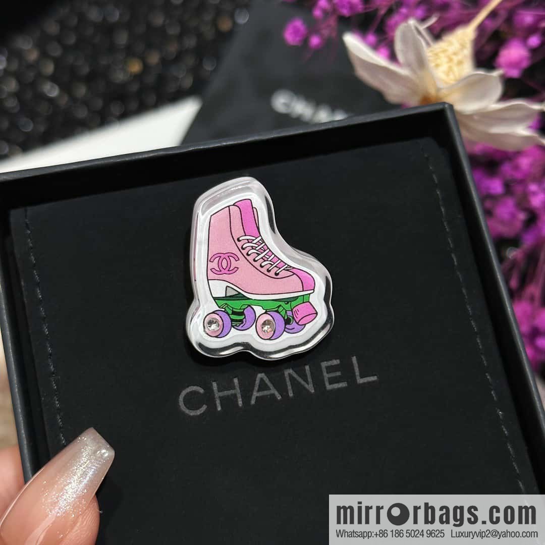 ☀️New ☑️ Chanel skate brooch ☀️