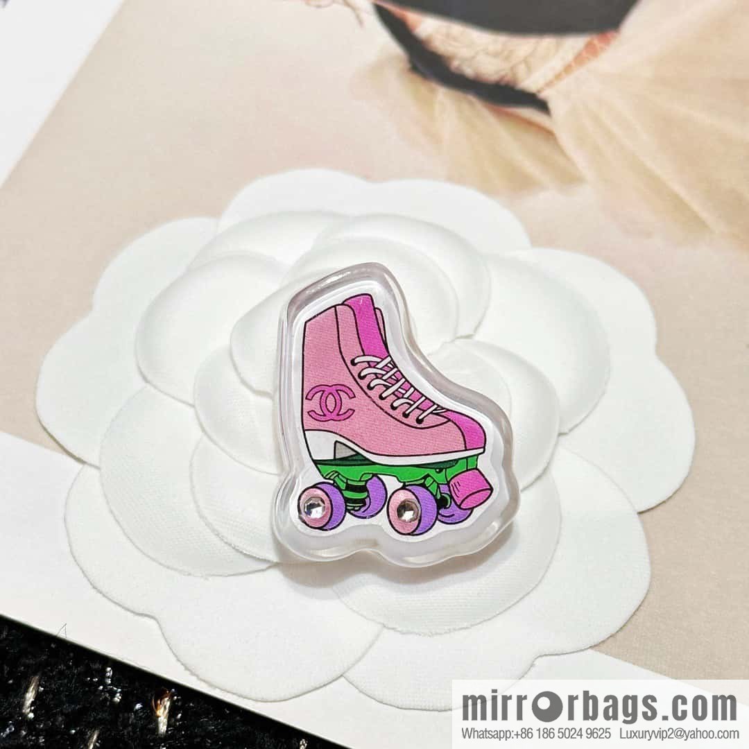 ☀️New ☑️ Chanel skate brooch ☀️