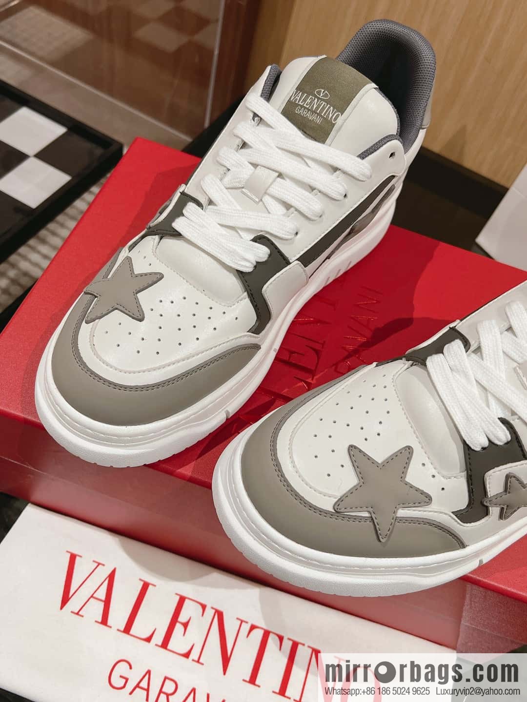 🐰🐰Valentino 2023 early autumn new star shoes Wang Hedi Ren Jialun star the same style