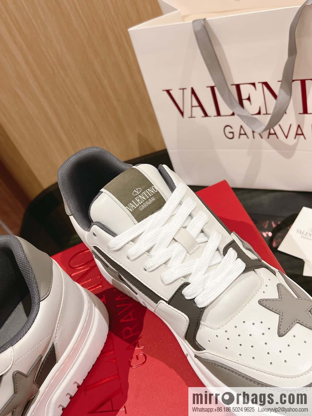🐰🐰Valentino 2023 early autumn new star shoes Wang Hedi Ren Jialun star the same style