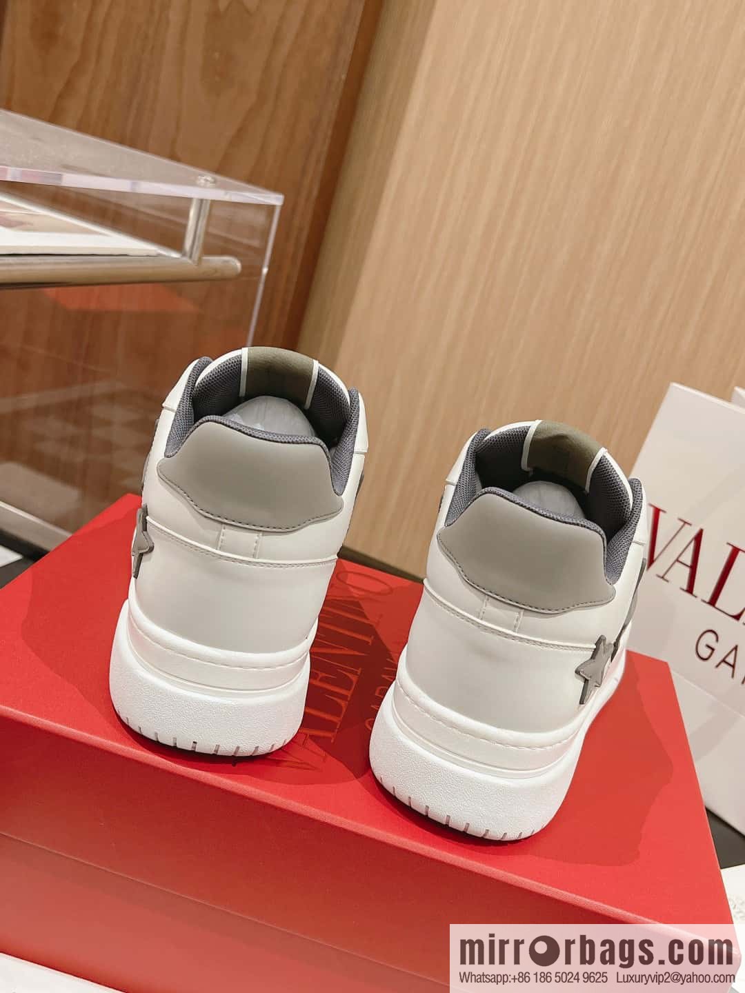 🐰🐰Valentino 2023 early autumn new star shoes Wang Hedi Ren Jialun star the same style