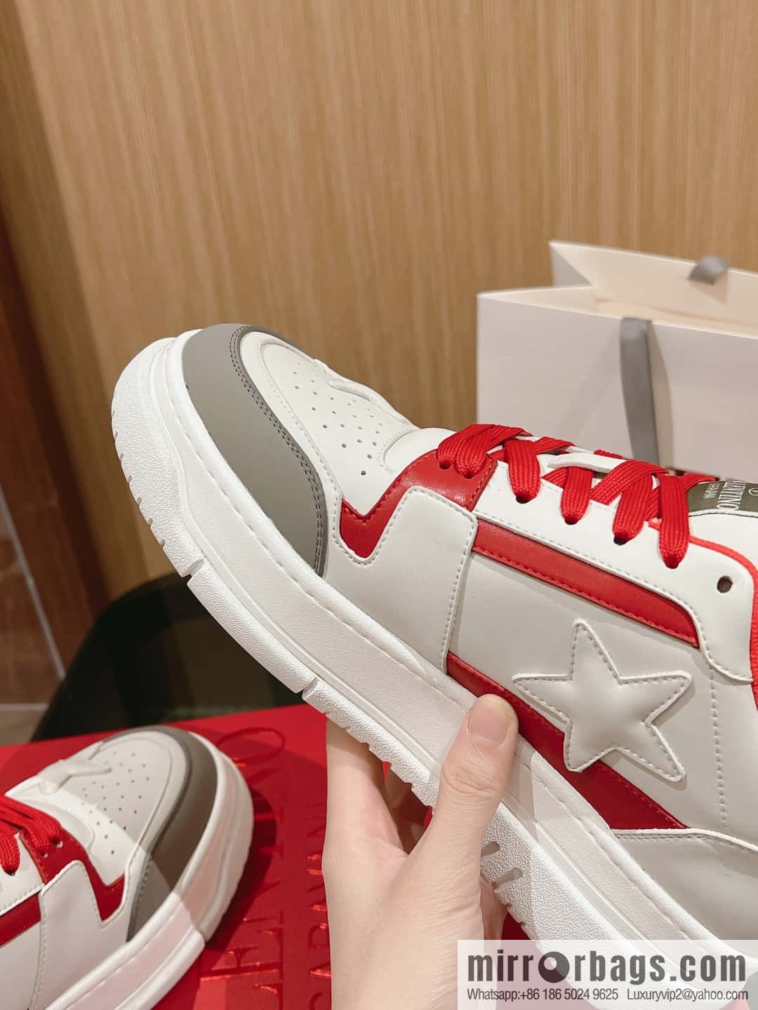 🐰🐰Valentino 2023 early autumn new star shoes Wang Hedi Ren Jialun star the same style
