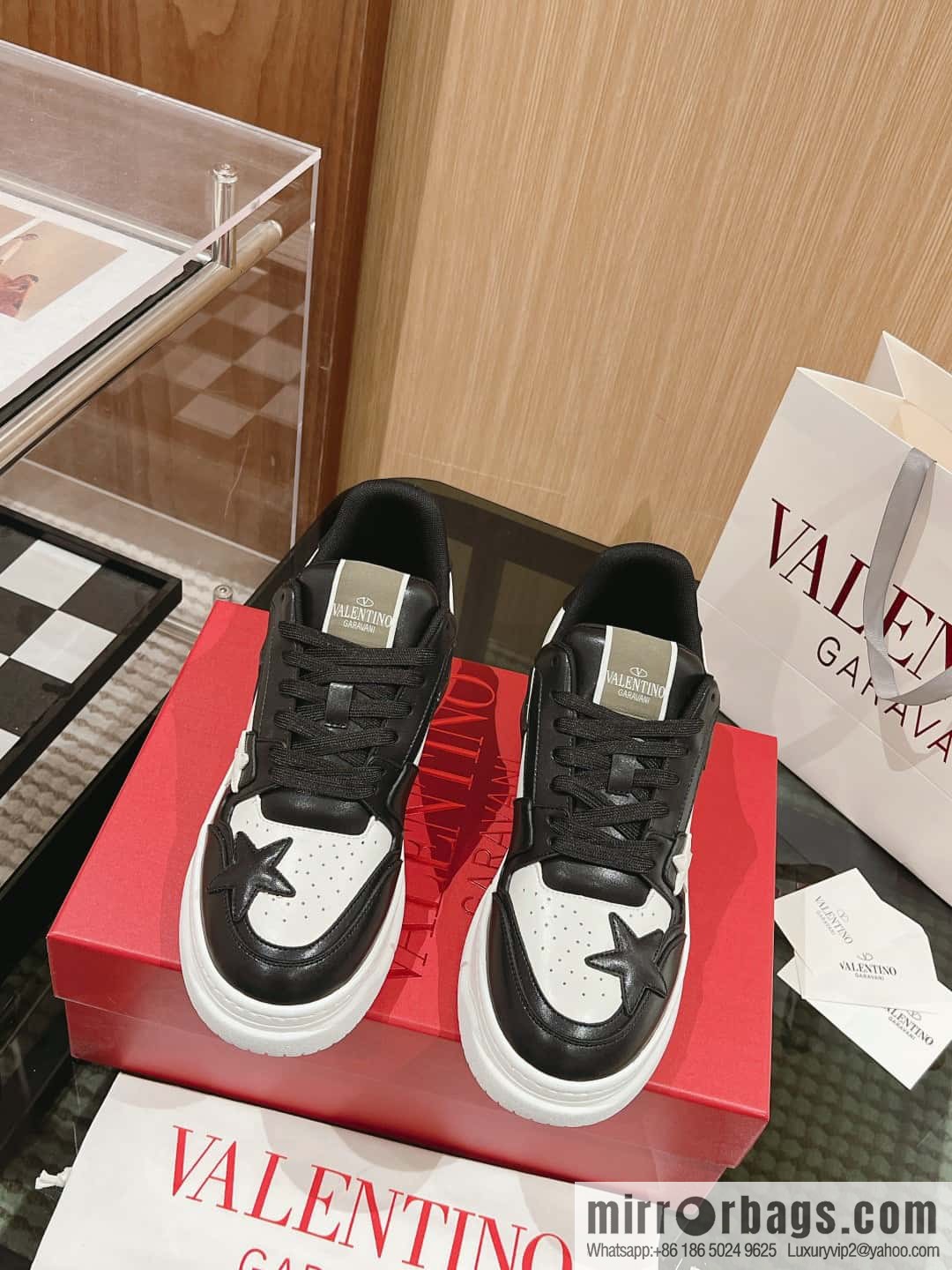 🐰🐰Valentino 2023 early autumn new star shoes Wang Hedi Ren Jialun star the same style