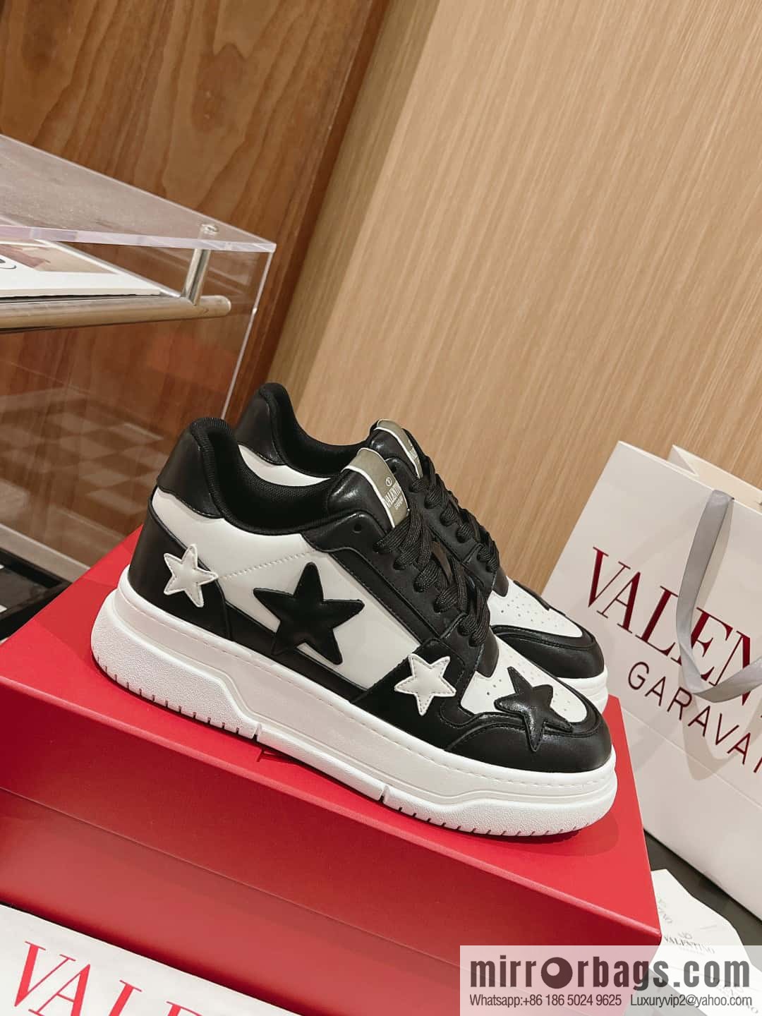 🐰🐰Valentino 2023 early autumn new star shoes Wang Hedi Ren Jialun star the same style