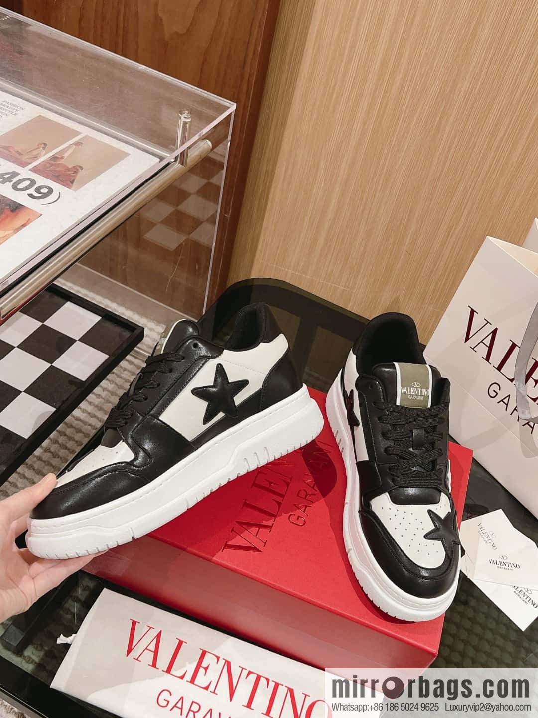 🐰🐰Valentino 2023 early autumn new star shoes Wang Hedi Ren Jialun star the same style