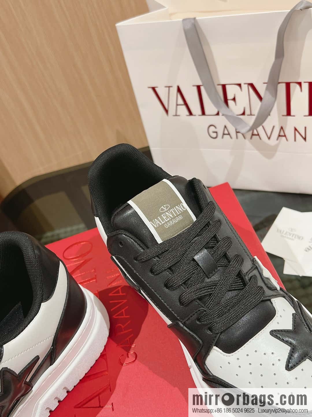 🐰🐰Valentino 2023 early autumn new star shoes Wang Hedi Ren Jialun star the same style