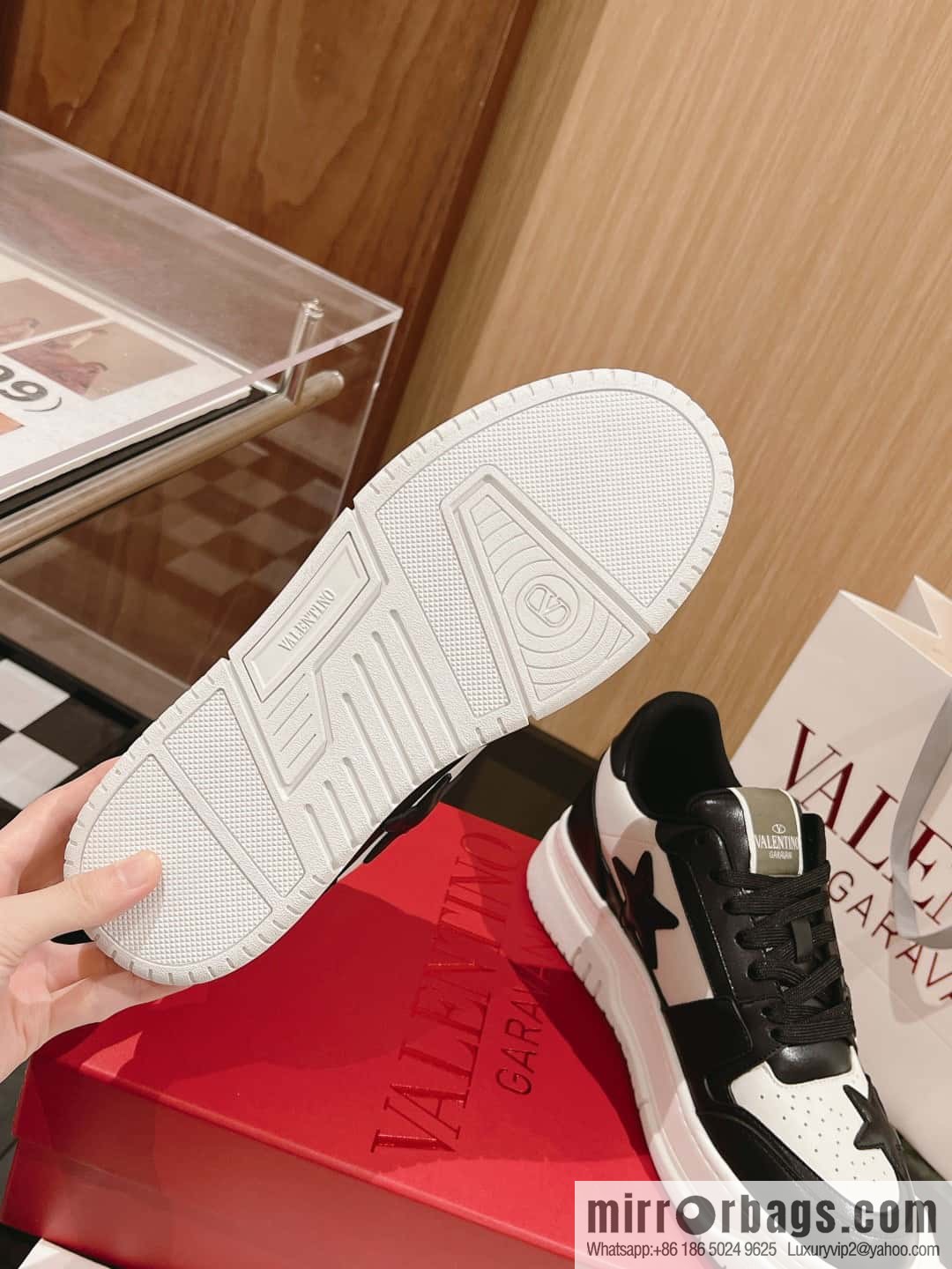 🐰🐰Valentino 2023 early autumn new star shoes Wang Hedi Ren Jialun star the same style