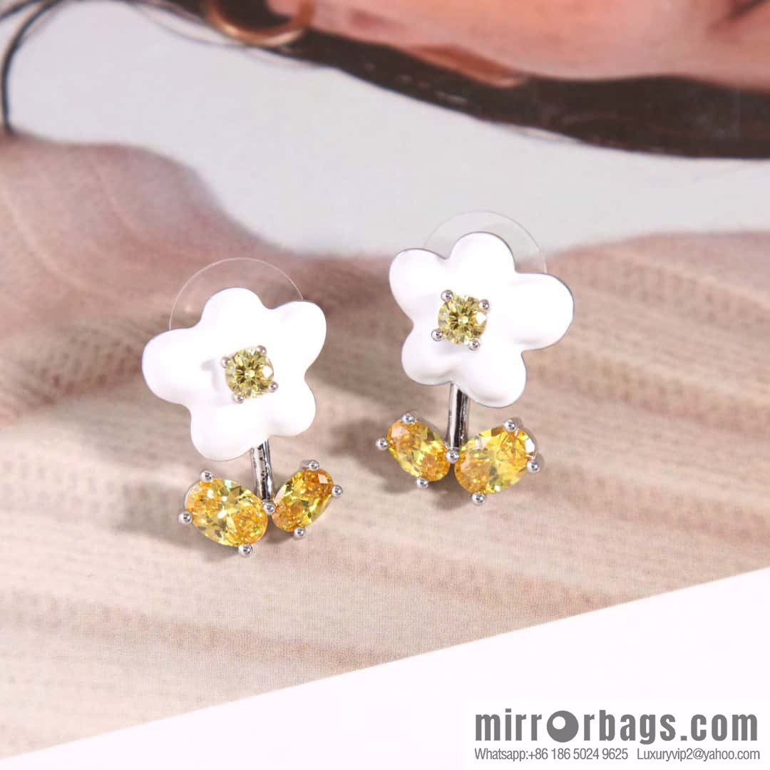 ☀️ HEFANG WHERE Cream Flower Earrings