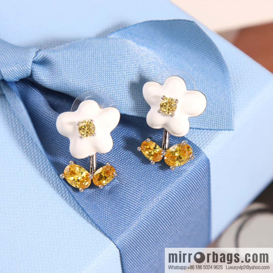 ☀️ HEFANG WHERE Cream Flower Earrings