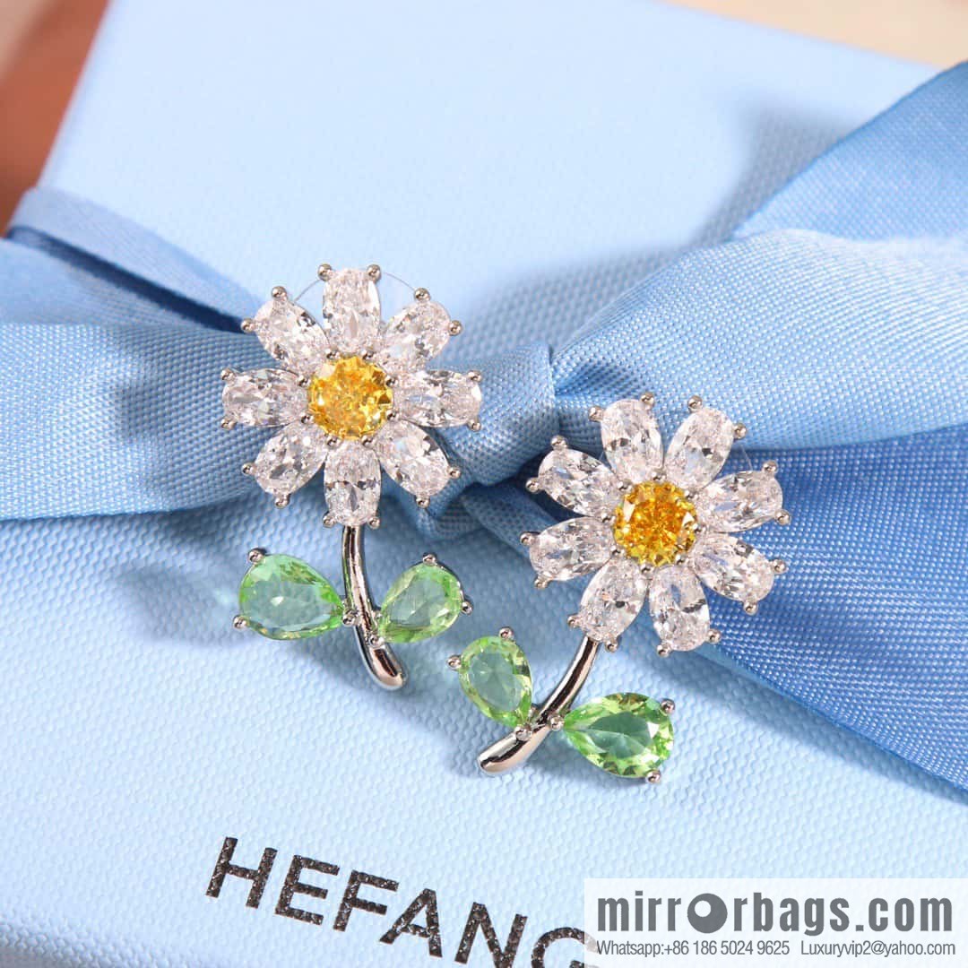 HEFANG little daisy flower stud earrings