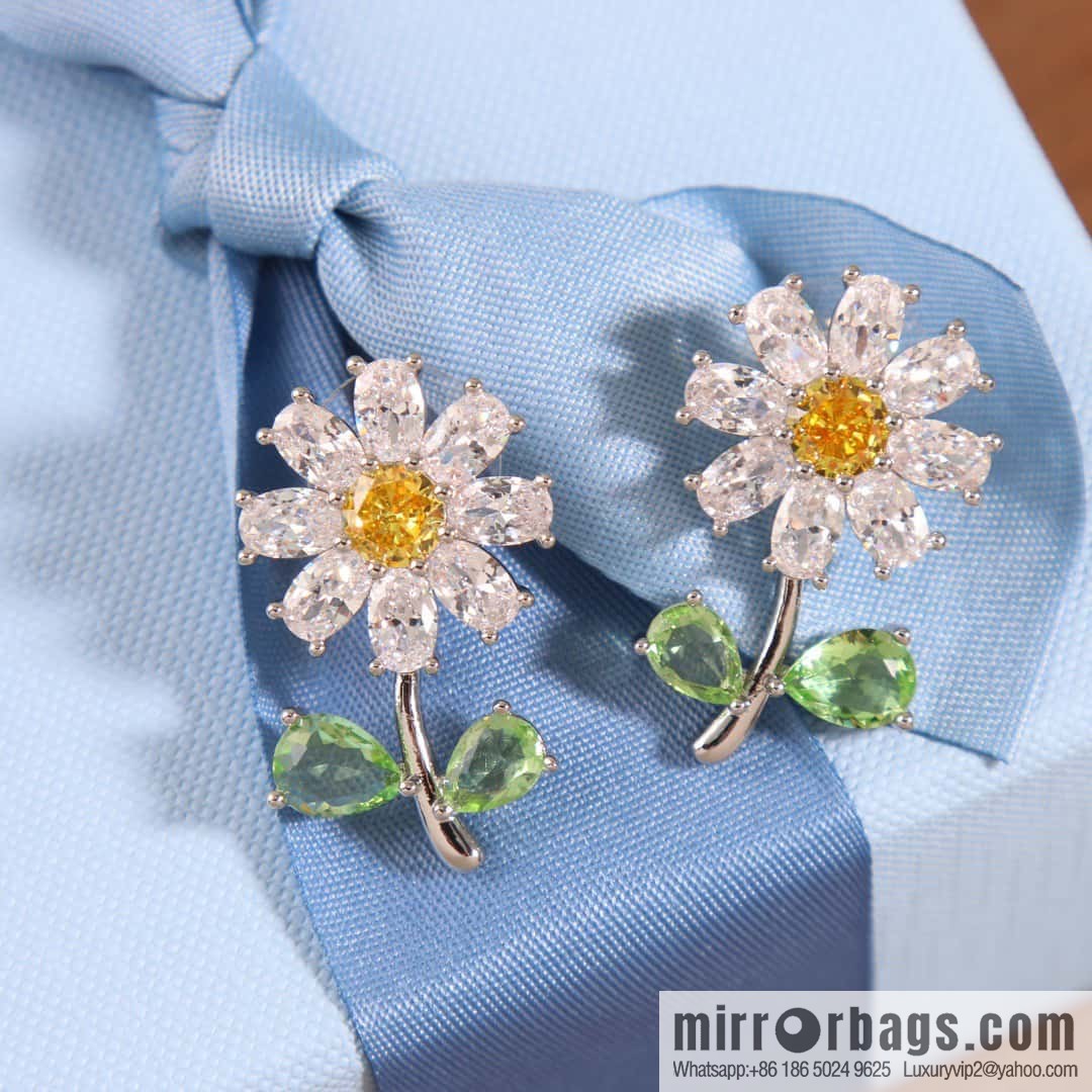 HEFANG little daisy flower stud earrings