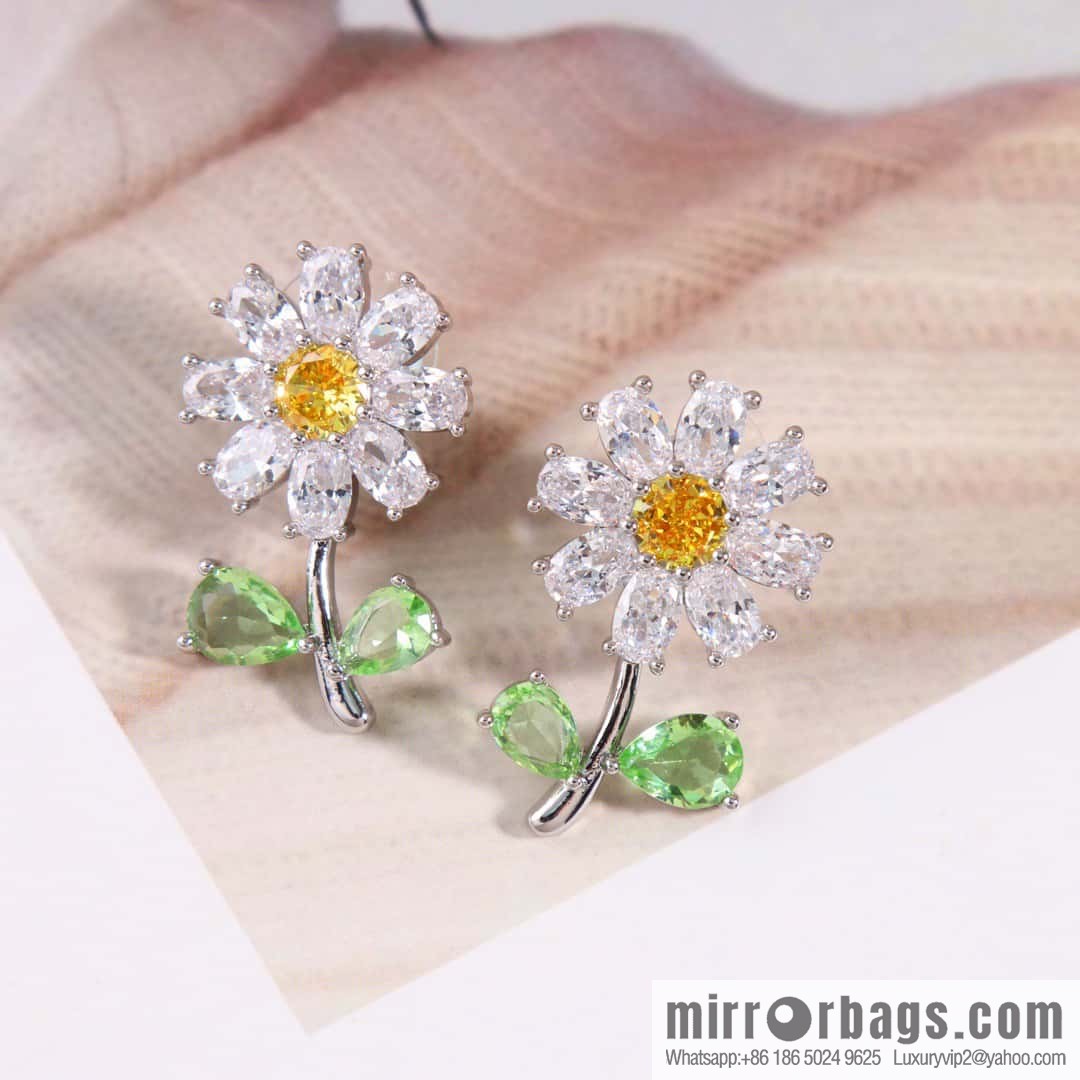 HEFANG little daisy flower stud earrings