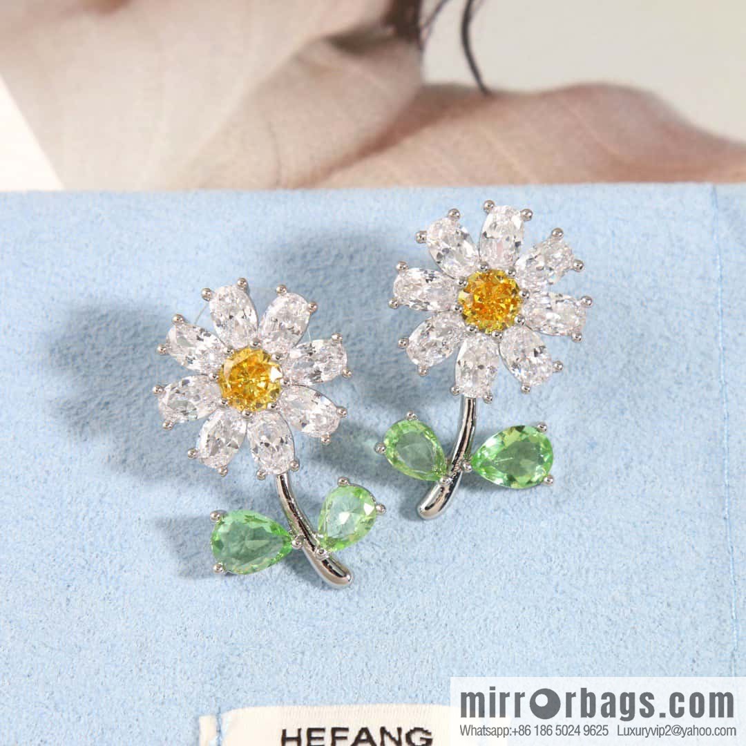 HEFANG little daisy flower stud earrings