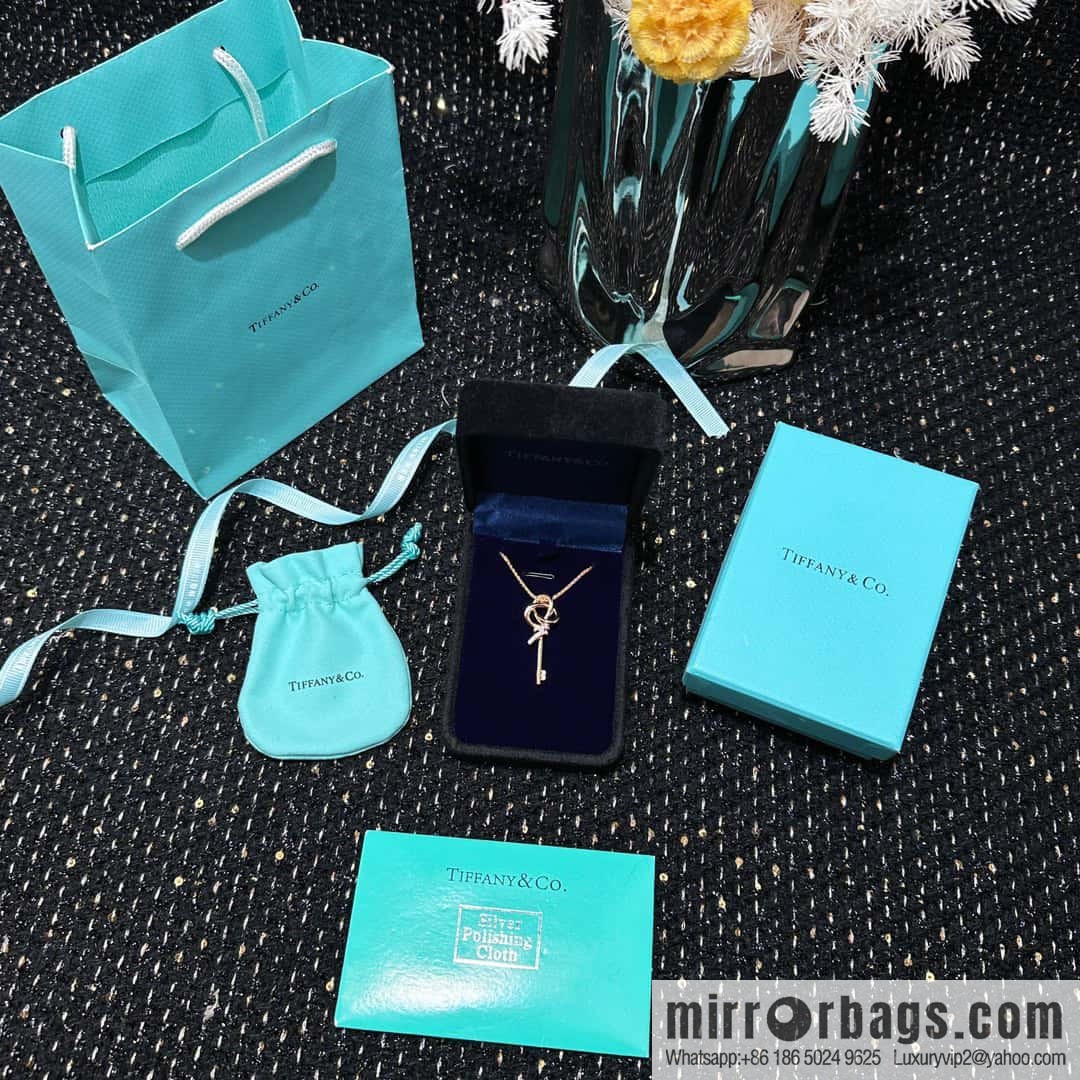 ❗️New ❗️ New ☑️ TIFFANY & Co. Woven Half Diamond Key Necklace