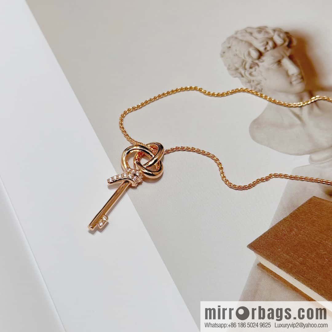 ❗️New ❗️ New ☑️ TIFFANY & Co. Woven Half Diamond Key Necklace