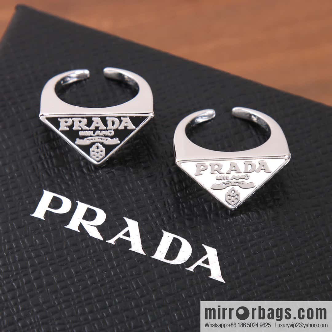 ☀️Prada triangle mark, open ring ☀️