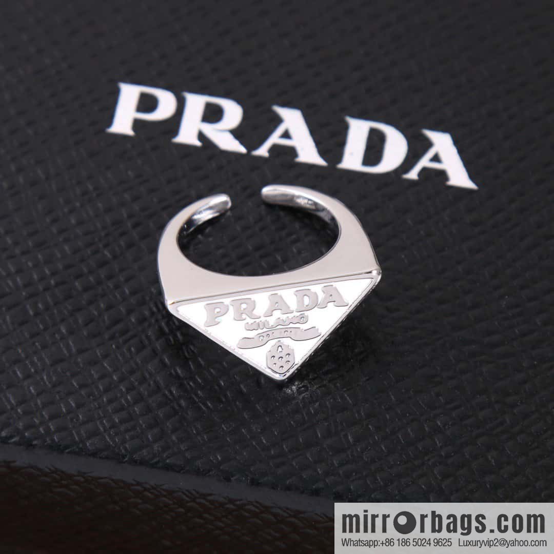 ☀️Prada triangle mark, open ring ☀️