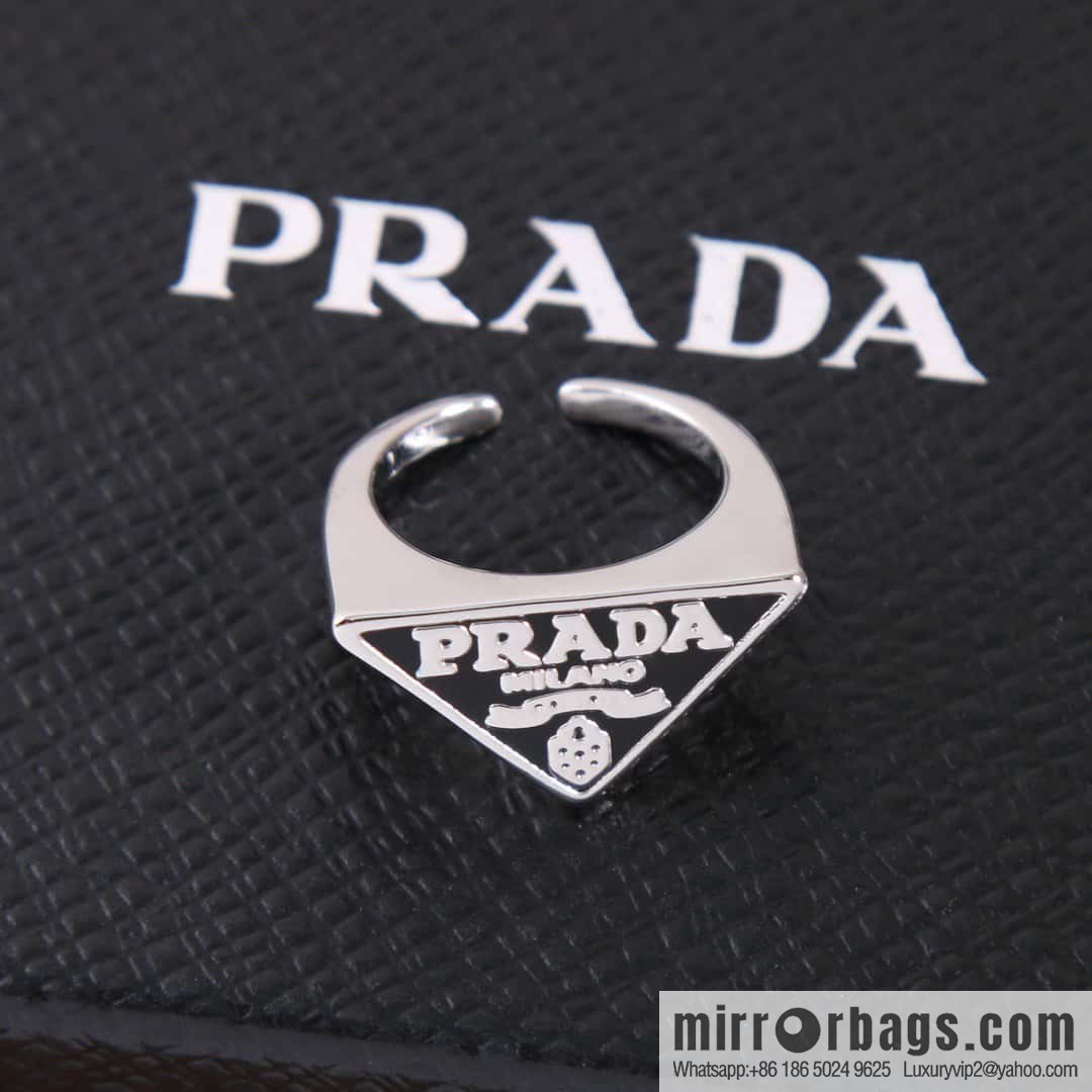 ☀️Prada triangle mark, open ring ☀️