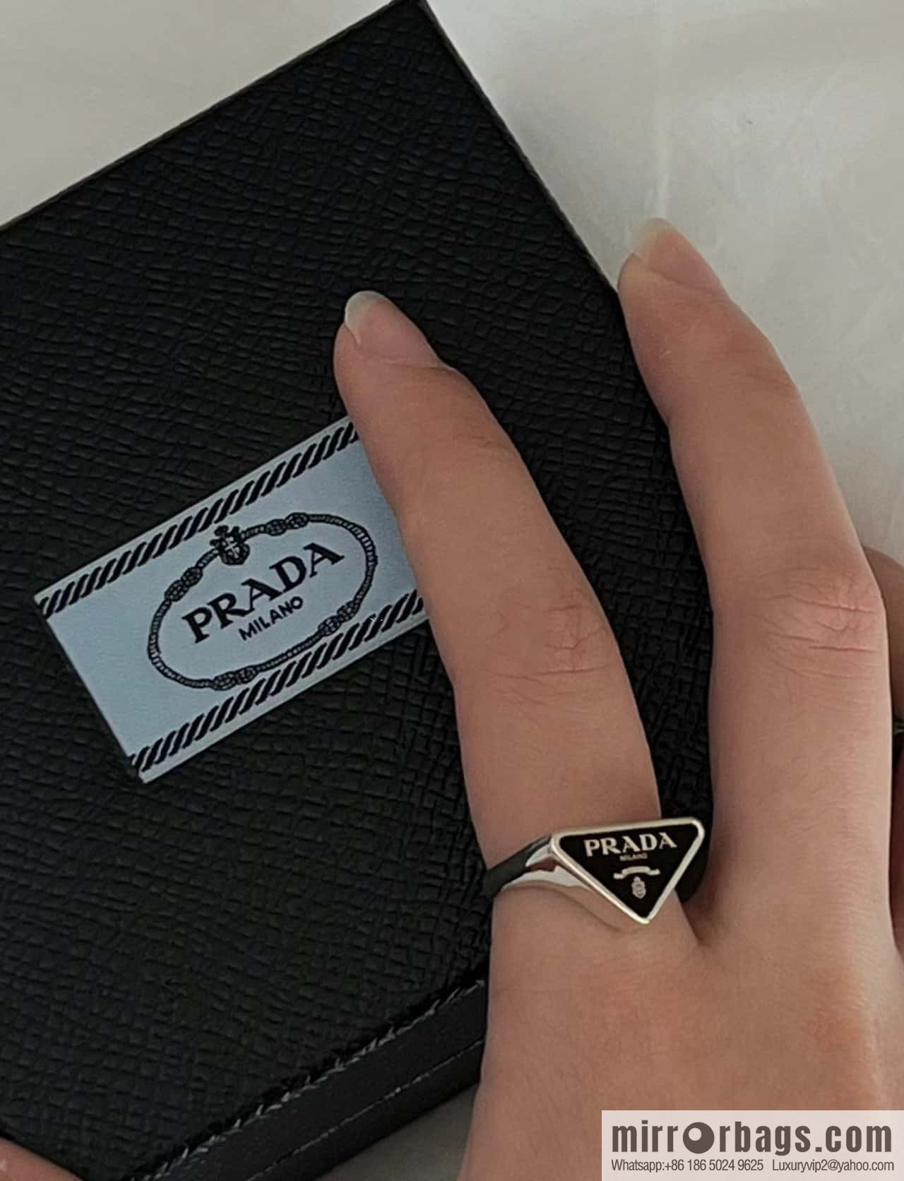 ☀️Prada triangle mark, open ring ☀️