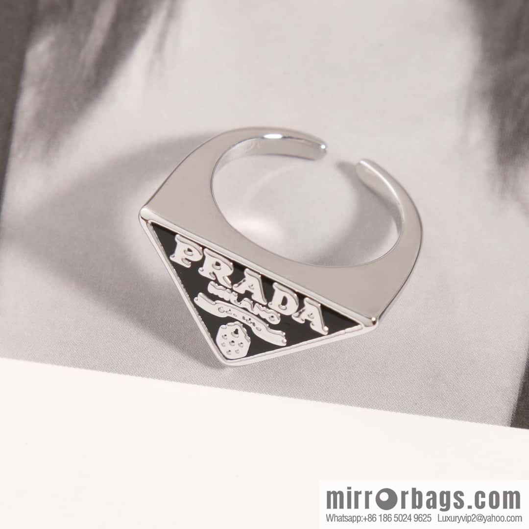 ☀️Prada triangle mark, open ring ☀️