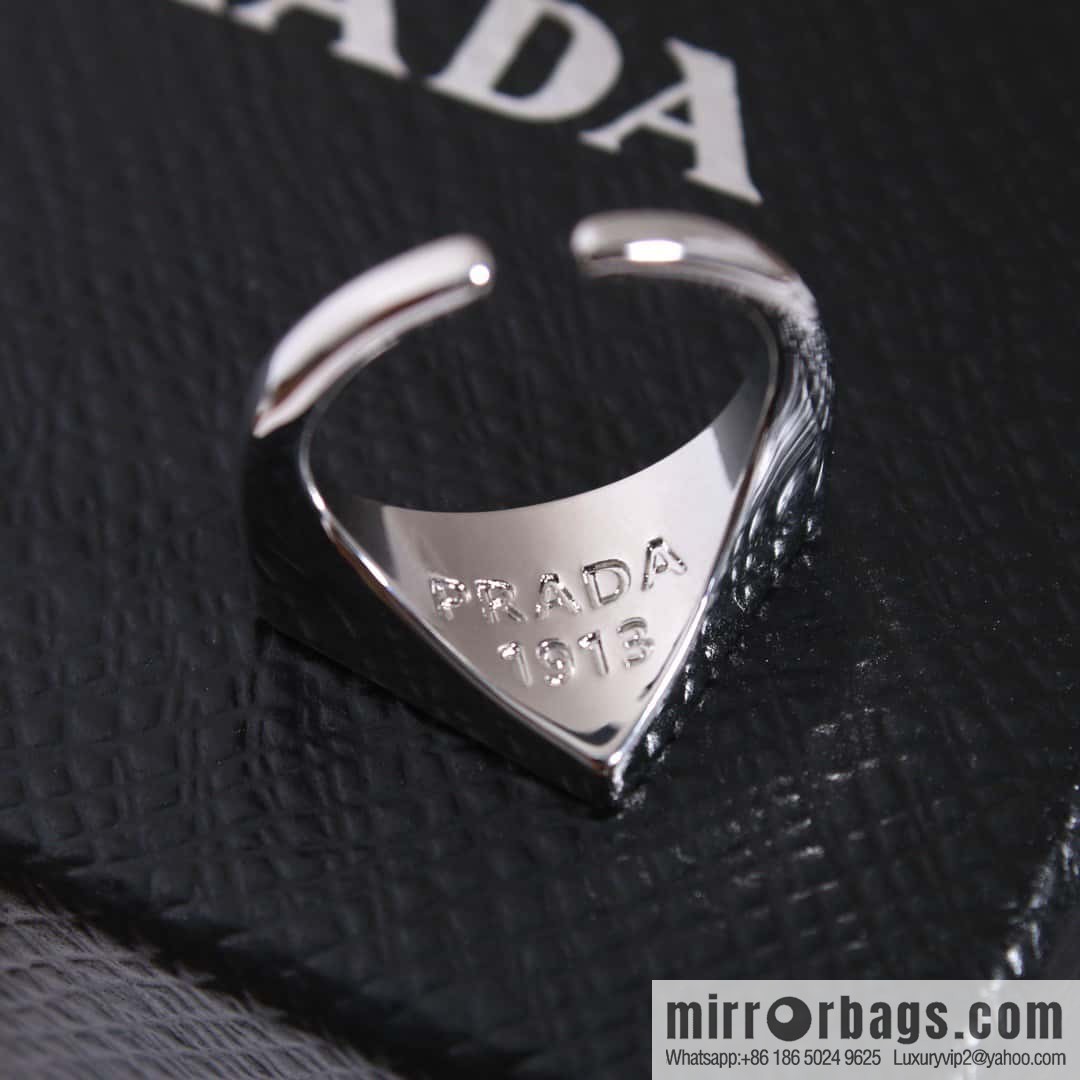 ☀️Prada triangle mark, open ring ☀️