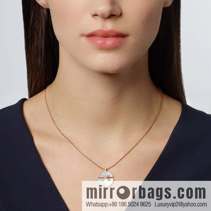 Shangmei Paris Jeux de Liens Harmony Edge • Lifetime Series Round • Edge, Chalcedony, White Fritillary Necklace