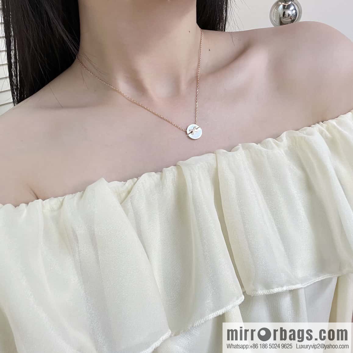 Shangmei Paris Jeux de Liens Harmony Edge • Lifetime Series Round • Edge, Chalcedony, White Fritillary Necklace