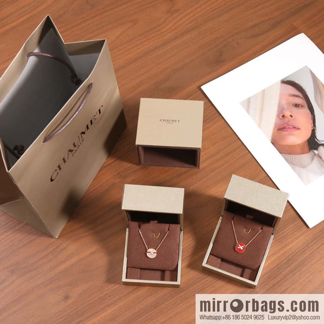 Shangmei Paris Jeux de Liens Harmony Edge • Lifetime Series Round • Edge, Chalcedony, White Fritillary Necklace
