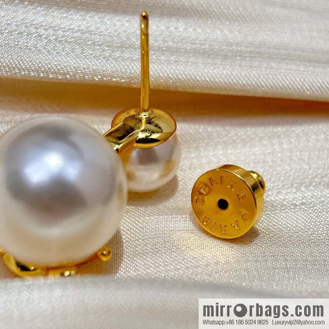 ☀️New ☑️ Celine Arc de Triomphe pearl stud earrings ☀️