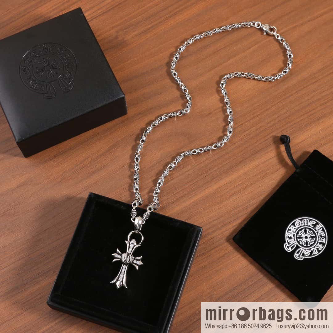 ☀New Croxin Cross Necklace ☀️ Size 60cm Pendant 4cm ☀