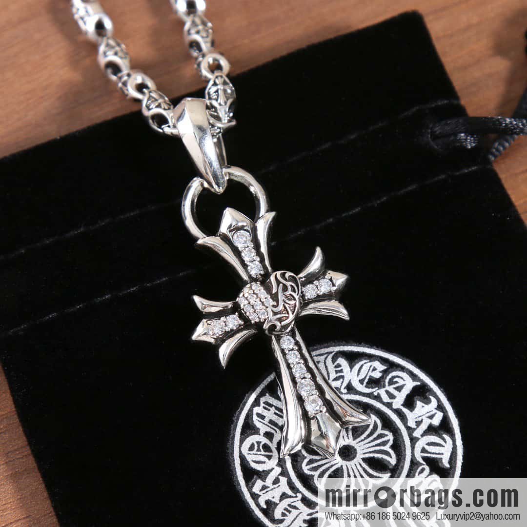 ☀New Croxin Cross Necklace ☀️ Size 60cm Pendant 4cm ☀