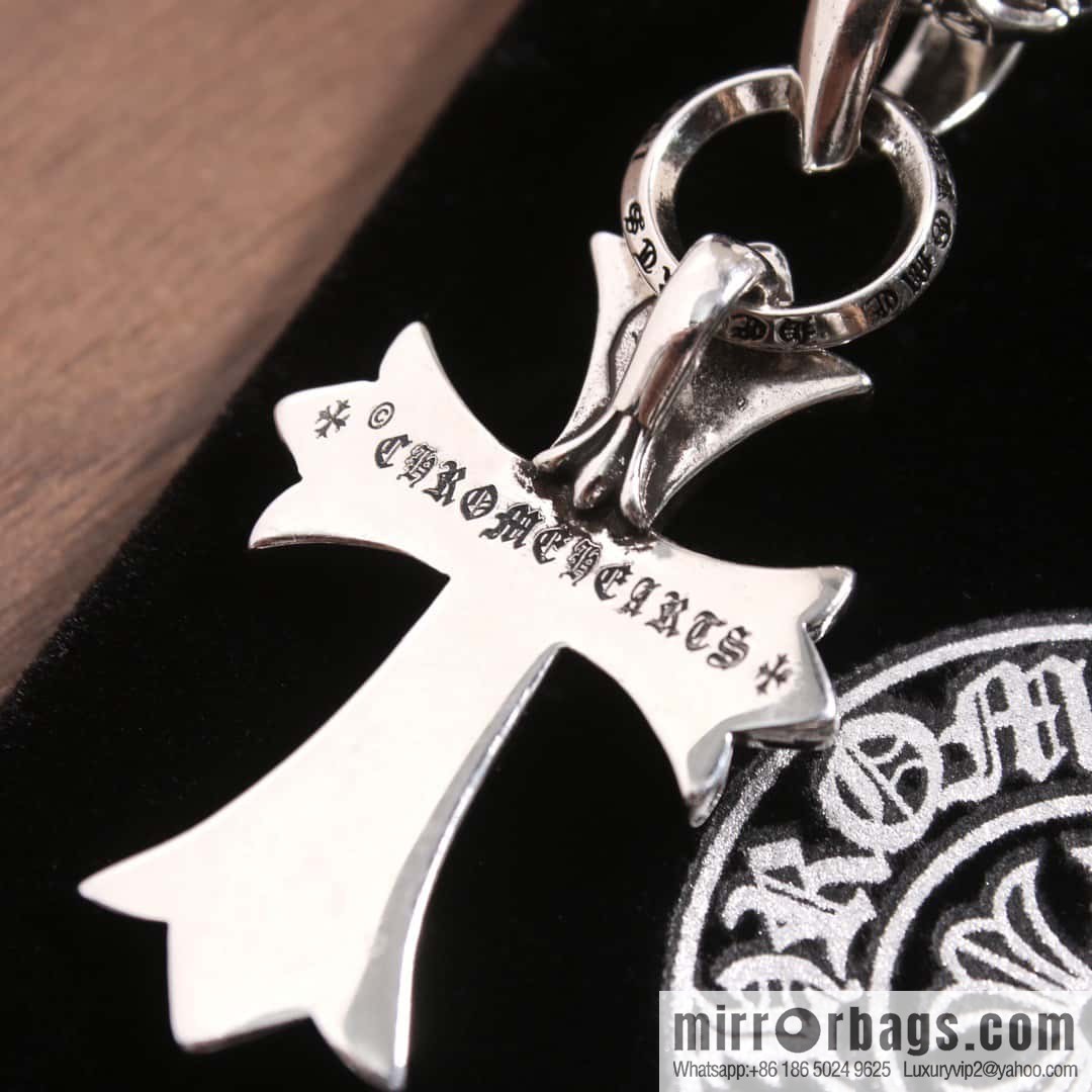 ☀New Croxin Cross Necklace ☀️ Size 60cm Pendant 4cm ☀
