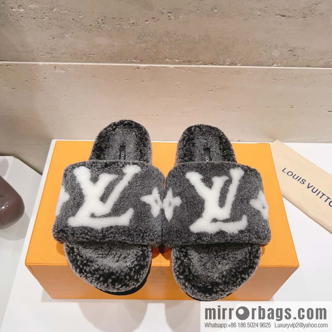 🐰🐰(Top version) Louis vuitton 2023 new wool slippers fine soft wool, grade 1 quality 🔝 pure fur