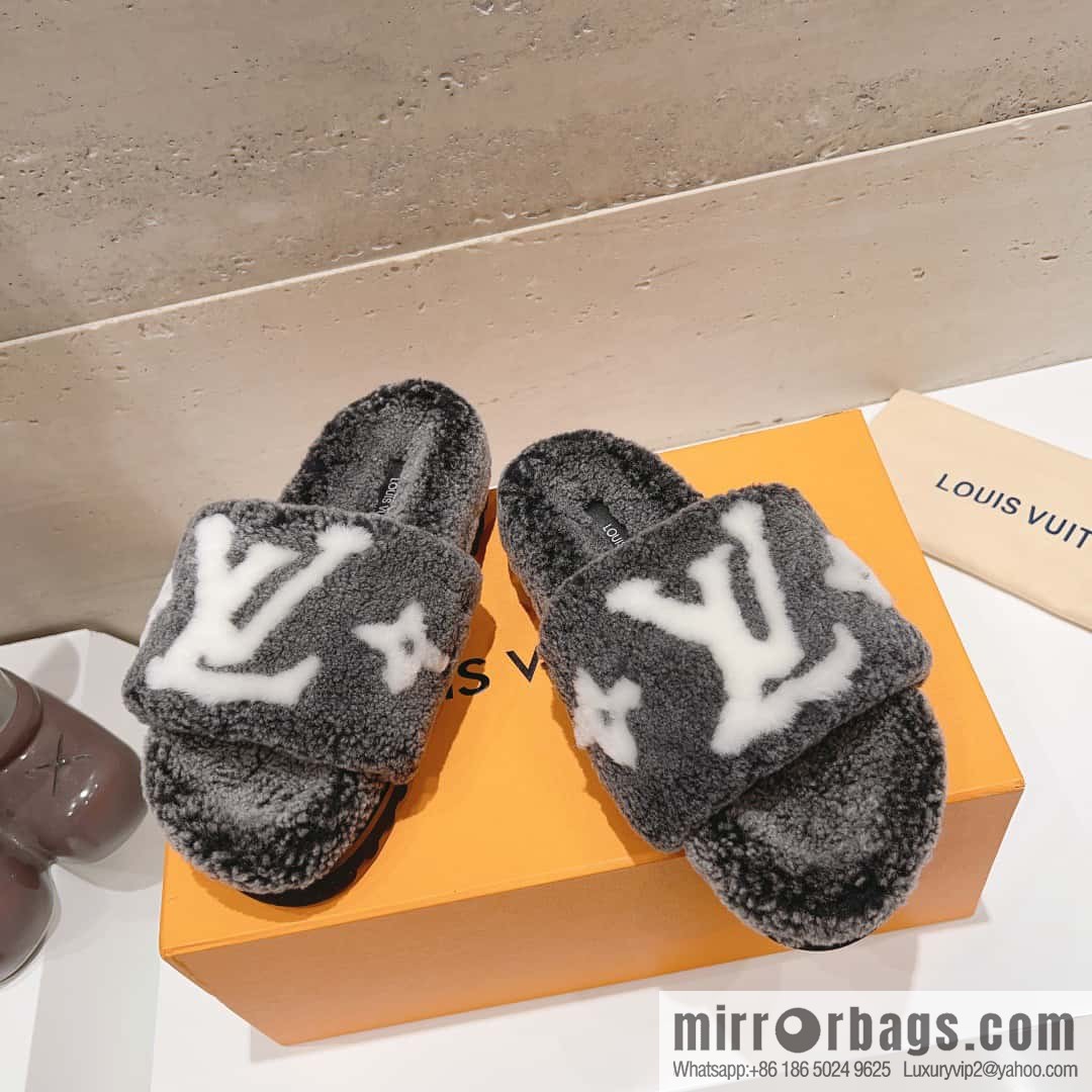 🐰🐰(Top version) Louis vuitton 2023 new wool slippers fine soft wool, grade 1 quality 🔝 pure fur