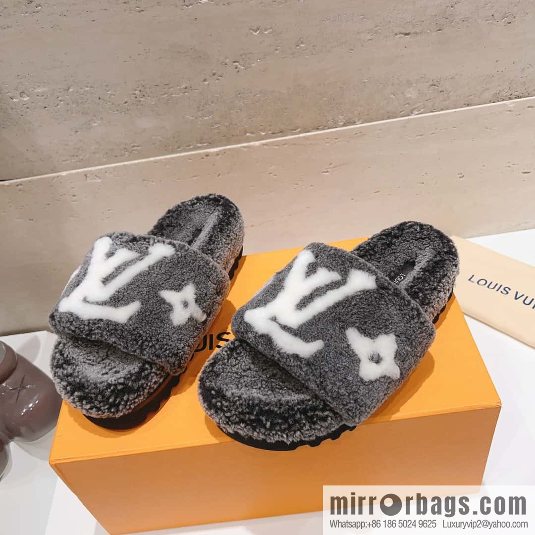 🐰🐰(Top version) Louis vuitton 2023 new wool slippers fine soft wool, grade 1 quality 🔝 pure fur
