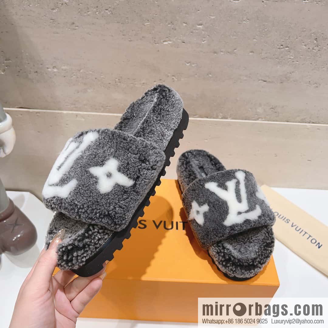 🐰🐰(Top version) Louis vuitton 2023 new wool slippers fine soft wool, grade 1 quality 🔝 pure fur
