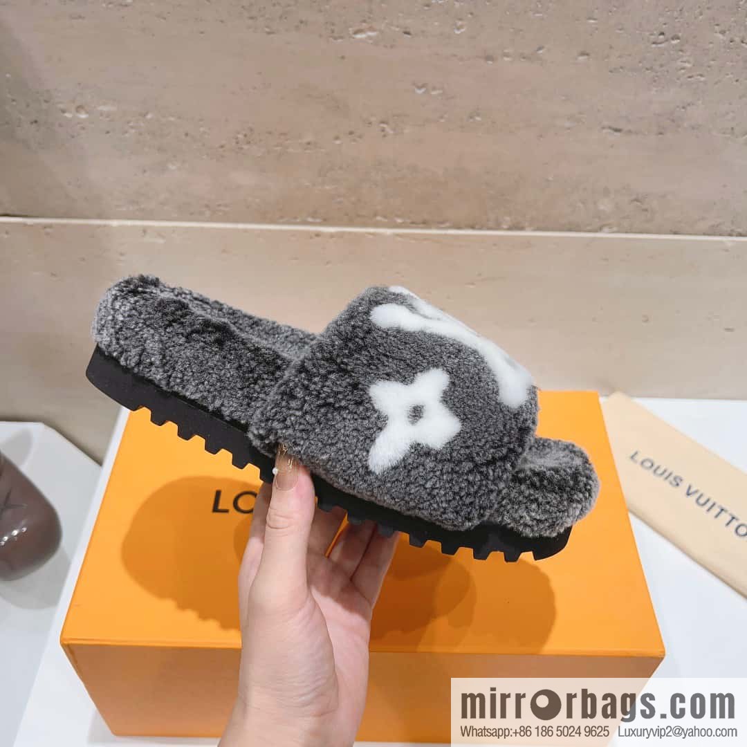 🐰🐰(Top version) Louis vuitton 2023 new wool slippers fine soft wool, grade 1 quality 🔝 pure fur