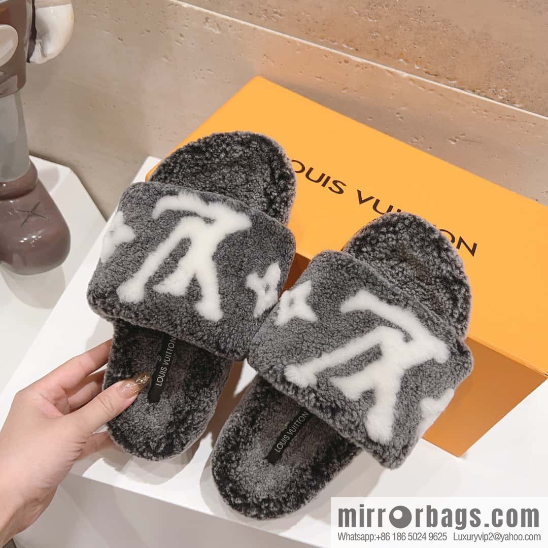 🐰🐰(Top version) Louis vuitton 2023 new wool slippers fine soft wool, grade 1 quality 🔝 pure fur