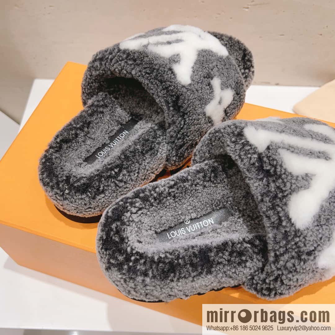 🐰🐰(Top version) Louis vuitton 2023 new wool slippers fine soft wool, grade 1 quality 🔝 pure fur