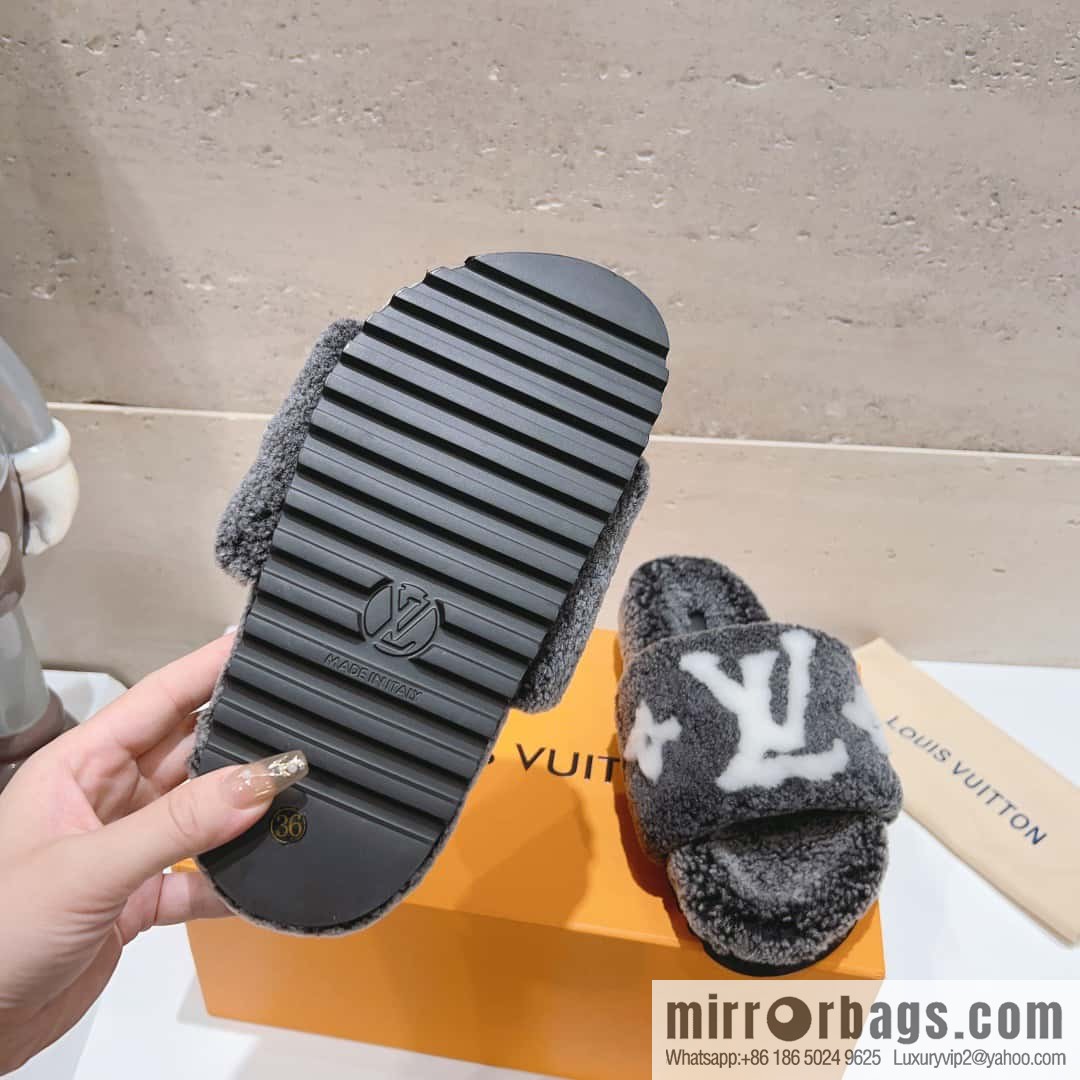 🐰🐰(Top version) Louis vuitton 2023 new wool slippers fine soft wool, grade 1 quality 🔝 pure fur